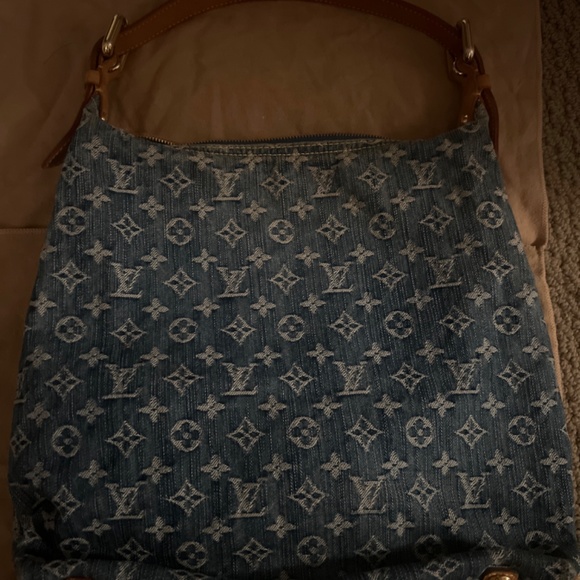 Louis Vuitton - Picture 8 of 8